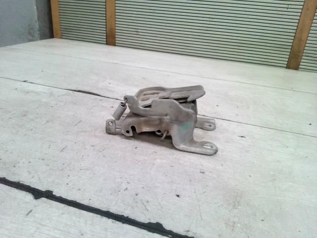 bontott SUZUKI LIANA Motorháztető Zárszerkezet