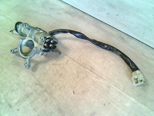 bontott SUZUKI MARUTI Gyújtáskapcsoló Házzal