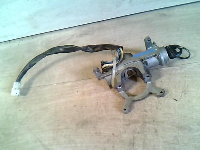 bontott SUZUKI MARUTI Gyújtáskapcsoló Házzal