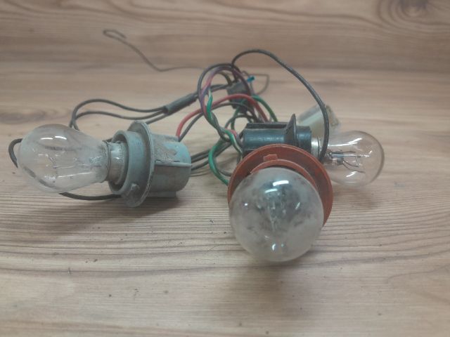 bontott SUZUKI MARUTI Bal Hátsó Lámpa Foglalat