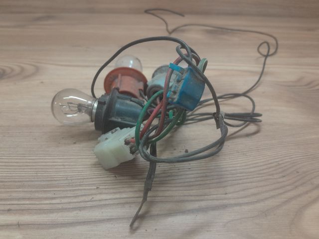 bontott SUZUKI MARUTI Bal Hátsó Lámpa Foglalat