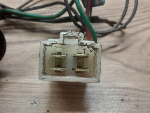 bontott SUZUKI MARUTI Bal Hátsó Lámpa Foglalat