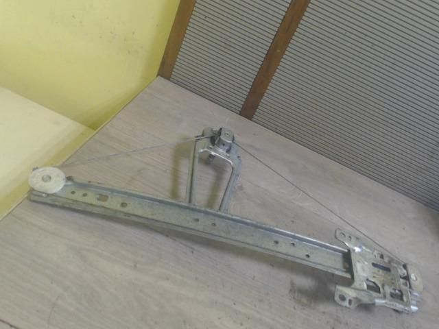 bontott SUZUKI MARUTI Jobb hátsó Ablakemelő Szerkezet (Mechanikus)