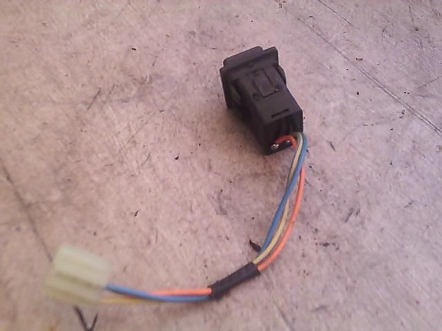 bontott SUZUKI MARUTI Kapcsoló (Magában)