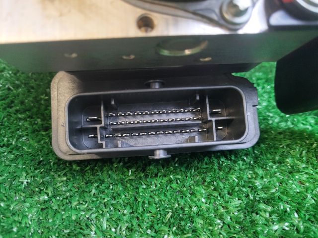 bontott SUZUKI S-CROSS ABS Kocka