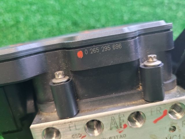 bontott SUZUKI S-CROSS ABS Kocka