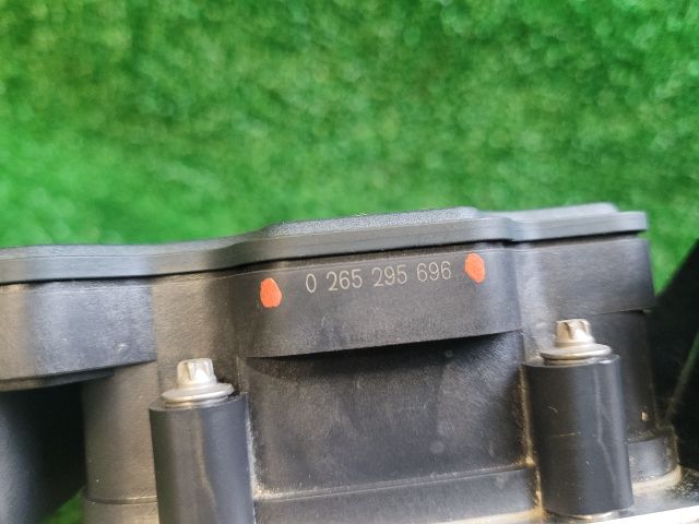 bontott SUZUKI S-CROSS ABS Kocka