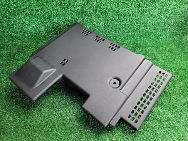 bontott SUZUKI S-CROSS Akkumulátor Fedél