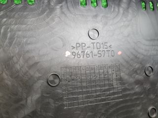 bontott SUZUKI S-CROSS Akkumulátor Fedél