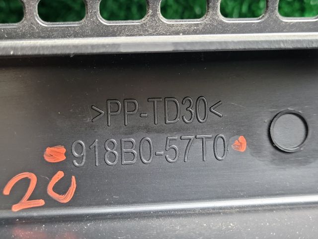 bontott SUZUKI S-CROSS Akkumulátor Fedél