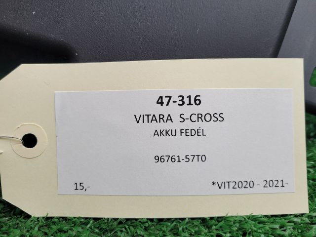 bontott SUZUKI S-CROSS Akkumulátor Fedél