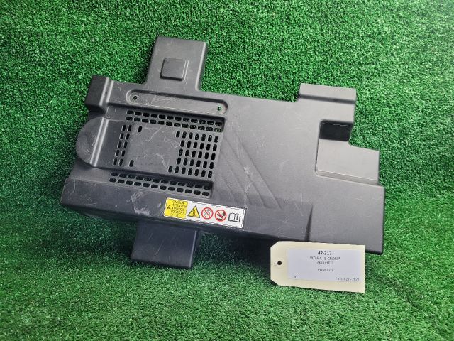 bontott SUZUKI S-CROSS Akkumulátor Fedél