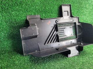 bontott SUZUKI S-CROSS Akkumulátor Fedél