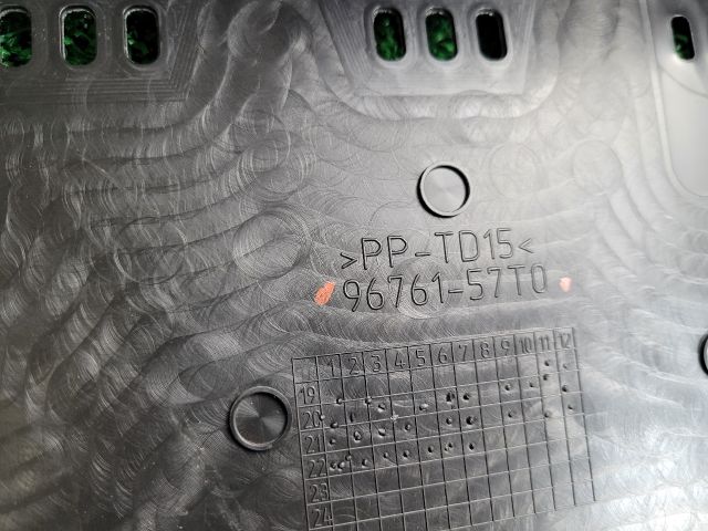 bontott SUZUKI S-CROSS Akkumulátor Fedél