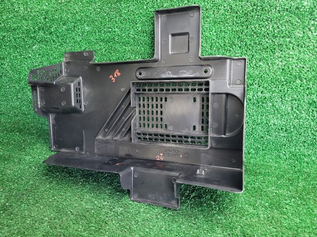 bontott SUZUKI S-CROSS Akkumulátor Fedél