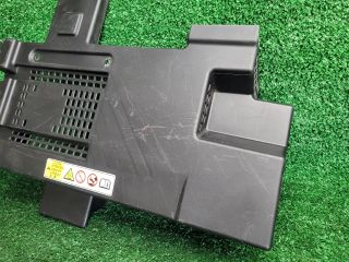 bontott SUZUKI S-CROSS Akkumulátor Fedél