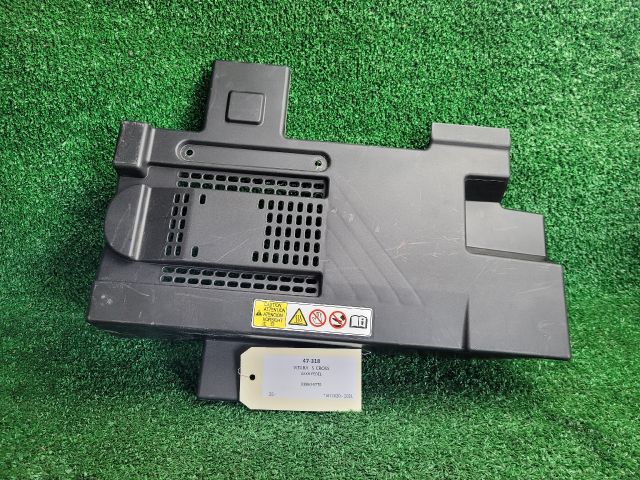 bontott SUZUKI S-CROSS Akkumulátor Fedél