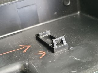 bontott SUZUKI S-CROSS Akkumulátor Fedél