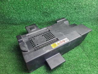 bontott SUZUKI S-CROSS Akkumulátor Fedél