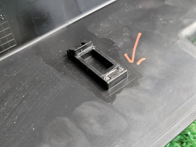 bontott SUZUKI S-CROSS Akkumulátor Fedél