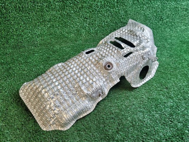 bontott SUZUKI S-CROSS Katalizátor Hővédő Lemez