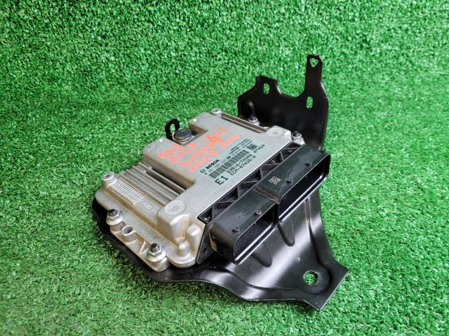 bontott SUZUKI S-CROSS Motorvezérlő