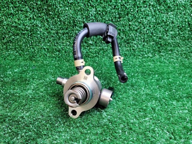 bontott SUZUKI S-CROSS Nagynyomású Szivattyú