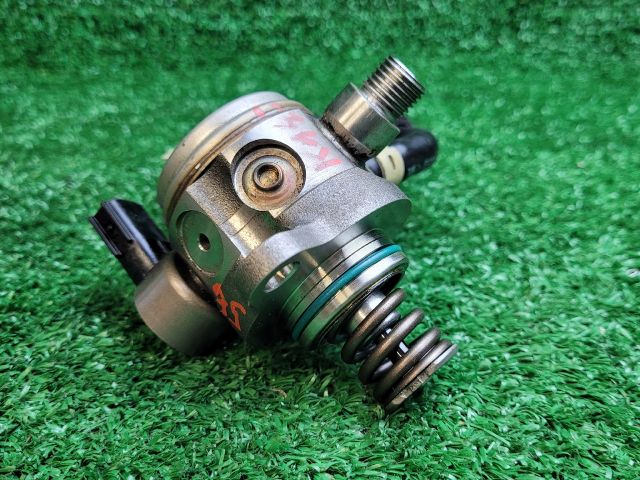 bontott SUZUKI S-CROSS Nagynyomású Szivattyú