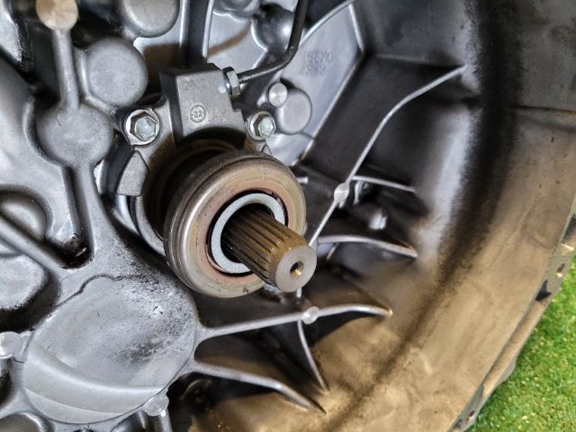 bontott SUZUKI S-CROSS Váltó (Mechanikus)