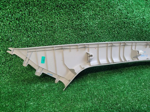 bontott SUZUKI S-CROSS Bal A Oszlop Burkolat