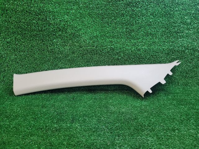 bontott SUZUKI S-CROSS Bal A Oszlop Burkolat