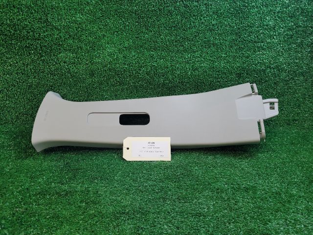 bontott SUZUKI S-CROSS Bal B Oszlop Burkolat