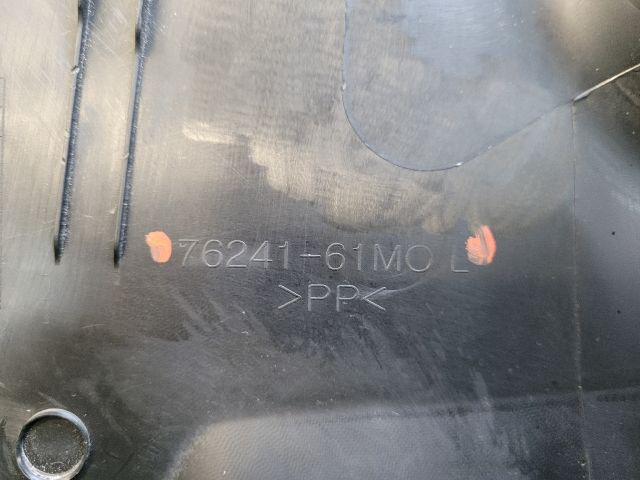 bontott SUZUKI S-CROSS Bal B Oszlop Burkolat