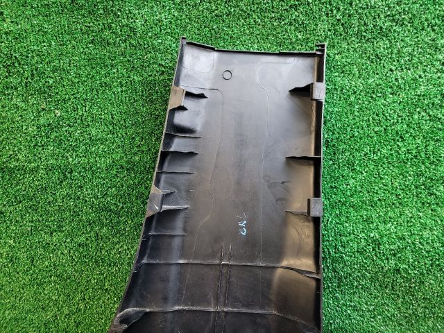 bontott SUZUKI S-CROSS Bal B Oszlop Burkolat