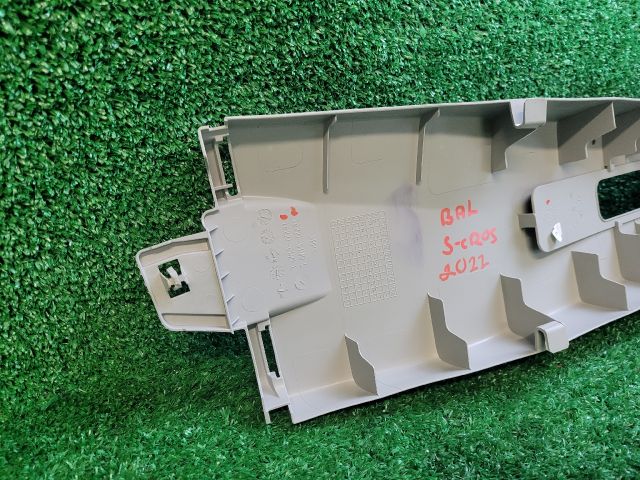 bontott SUZUKI S-CROSS Bal B Oszlop Burkolat