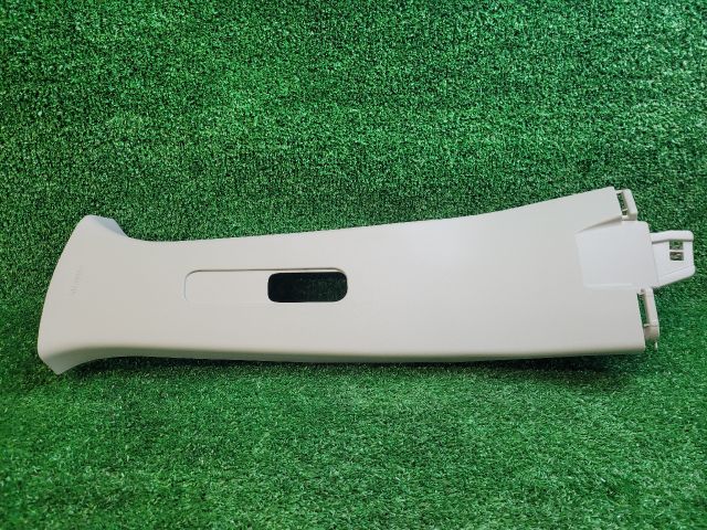 bontott SUZUKI S-CROSS Bal B Oszlop Burkolat