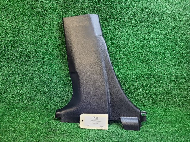 bontott SUZUKI S-CROSS Bal B Oszlop Burkolat