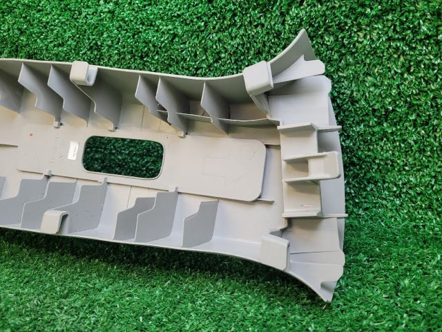 bontott SUZUKI S-CROSS Bal B Oszlop Burkolat