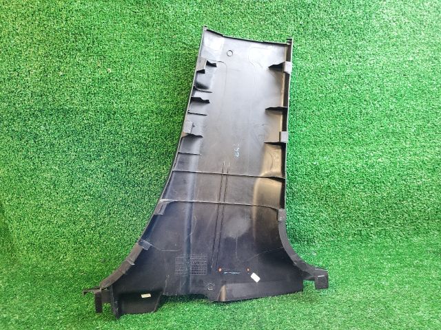 bontott SUZUKI S-CROSS Bal B Oszlop Burkolat