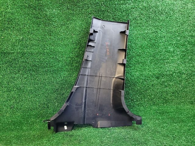 bontott SUZUKI S-CROSS Bal B Oszlop Burkolat