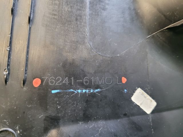 bontott SUZUKI S-CROSS Bal B Oszlop Burkolat