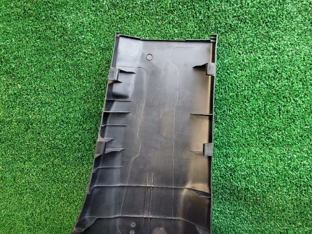 bontott SUZUKI S-CROSS Bal B Oszlop Burkolat