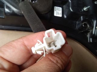 bontott SUZUKI S-CROSS Bal Belső Hátsó Lámpa