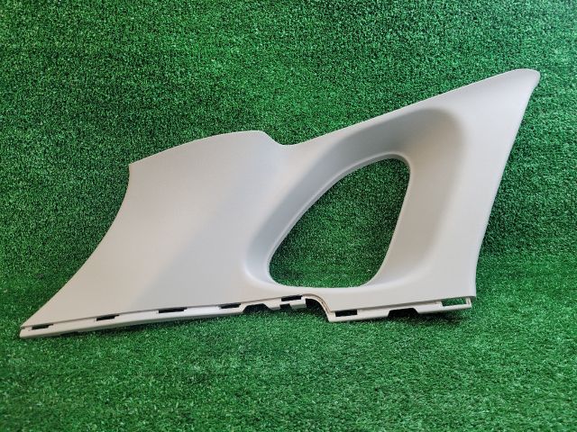 bontott SUZUKI S-CROSS Bal C Oszlop Burkolat