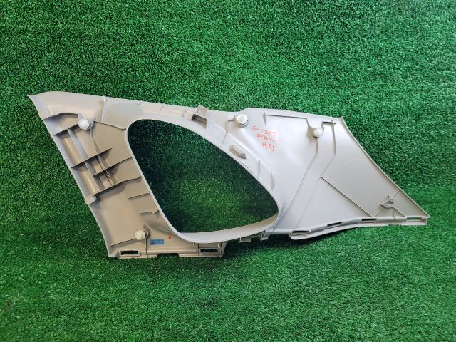 bontott SUZUKI S-CROSS Bal C Oszlop Burkolat