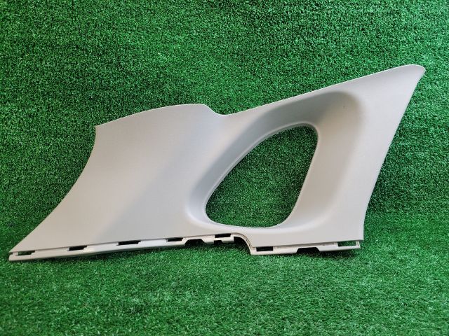 bontott SUZUKI S-CROSS Bal C Oszlop Burkolat