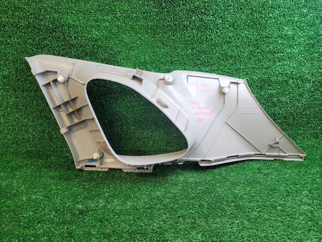 bontott SUZUKI S-CROSS Bal C Oszlop Burkolat