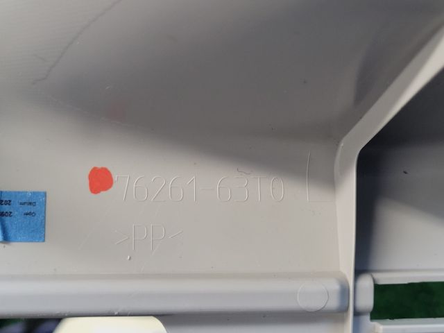 bontott SUZUKI S-CROSS Bal C Oszlop Burkolat