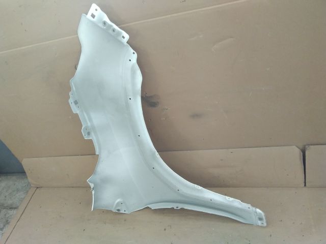 bontott SUZUKI S-CROSS Bal első Sárvédő