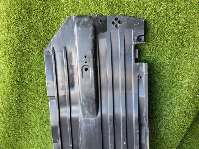 bontott SUZUKI S-CROSS Bal Fenéklemez